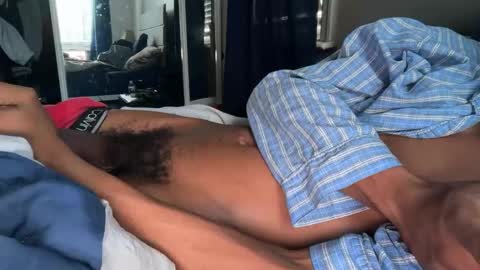 Snapshot of theeshooterr chatting on January 29, 9:39 pm theeshooterr online show from January 29, 9:39 pm