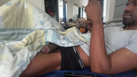 Snapshot of theeshooterr chatting on September 16, 1:57 pm theeshooterr online show from September 16, 1:57 pm