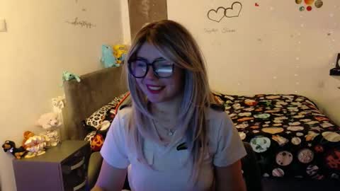 Snapshot of thefarmergirl chatting on October 21, 4:28 am TheFarmergirl online show from October 21, 4:28 am