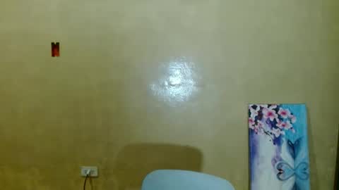 thegirlyouneedxoxo online show from February 6, 11:40 pm