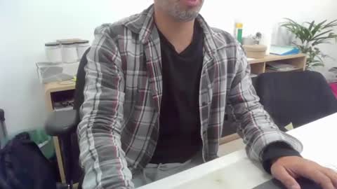 Snapshot of thehardcock2025 chatting on January 19, 11:21 pm thehardcock2025 online show from January 19, 11:21 pm