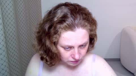 Ella online show from December 18, 7:20 pm