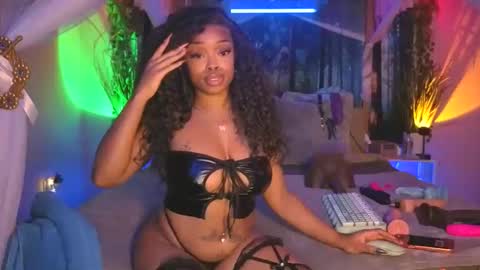 thelovelybrown online show from December 4, 2:22 am