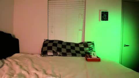 themelrose online show from May 17, 9:46 pm
