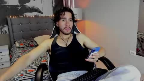 theo_riviera online show from June 16, 1:37 pm