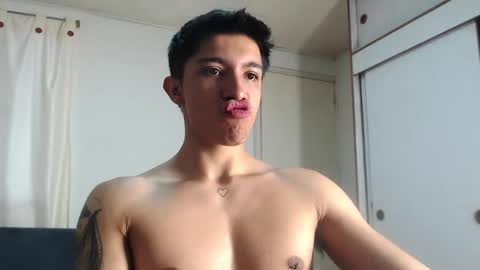 thesaint_xxx online show from February 23, 7:49 pm