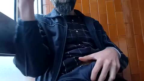 thesixpack_ online show from April 7, 6:21 pm