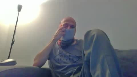 Scarf guy online show from February 17, 9:32 pm