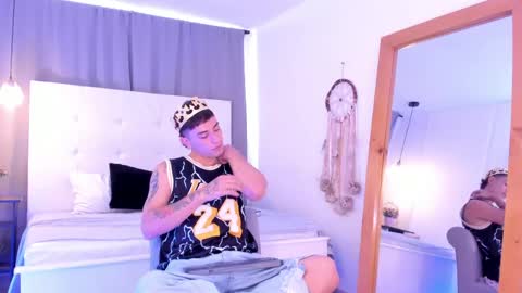 Thiago  online show from April 1, 1:41 pm