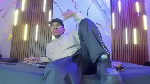 ThiagoBerry online show from February 4, 10:30 am