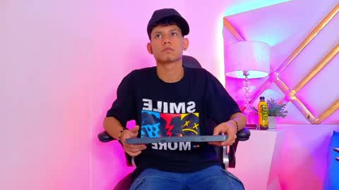 T H I A G O online show from June 3, 4:15 am