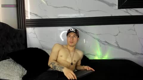 thiagoferrerohot online show from March 25, 5:31 pm