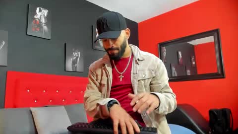 Thia Gomez online show from September 18, 12:20 pm