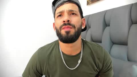 Thia Gomez online show from March 25, 7:20 pm