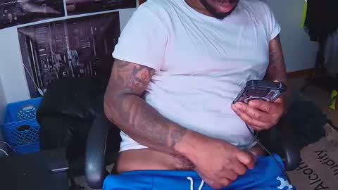 thickchickluver online show from October 31, 9:53 am