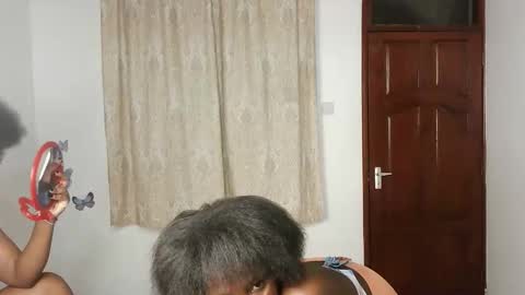 thickiie online show from September 12, 9:06 pm