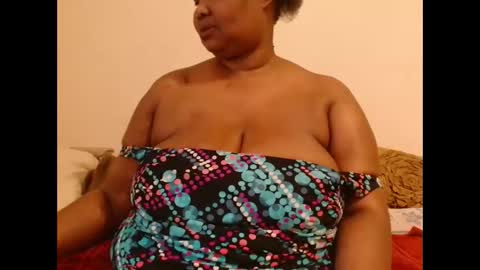 Snapshot of thicksexymellons chatting on October 1, 6:01 am Pat online show from October 1, 6:01 am
