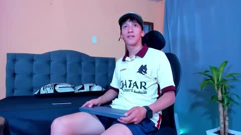 Snapshot of thiiago_tay chatting on February 7, 9:15 pm Thiiago online show from February 7, 9:15 pm