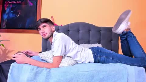 Snapshot of thiiago_tay chatting on December 16, 4:05 pm Thiiago online show from December 16, 4:05 pm