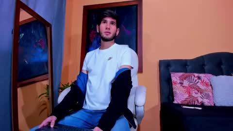 Snapshot of thiiago_tay chatting on December 5, 12:50 pm Thiiago online show from December 5, 12:50 pm