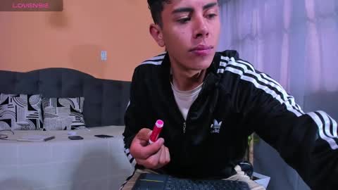 Snapshot of thiiago_tay chatting on March 2, 12:54 pm Thiiago online show from March 2, 12:54 pm