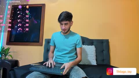 Snapshot of thiiago_tay chatting on December 17, 8:32 pm Thiiago online show from December 17, 8:32 pm