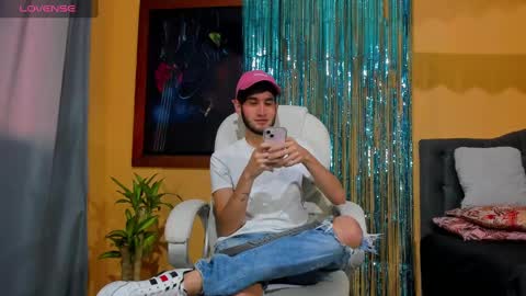 Snapshot of thiiago_tay chatting on December 8, 8:04 pm Thiiago online show from December 8, 8:04 pm