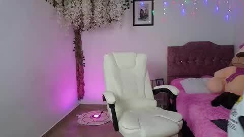 THIN PRINCESS  online show from January 17, 2:32 am