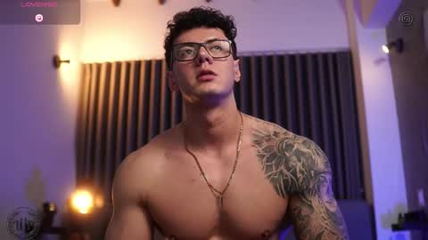 Thomas Falcon online show from October 19, 2:27 am