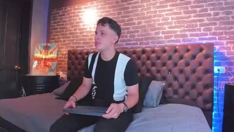 ---Thomas--- online show from February 20, 4:18 am