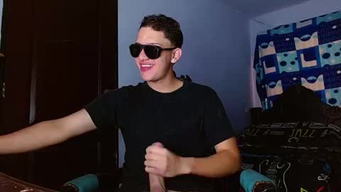 ---Thomas--- online show from December 1, 3:54 pm