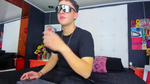 ---Thomas--- online show from March 12, 4:30 am