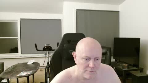 thomash32 online show from September 15, 11:17 pm