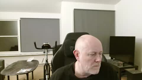 thomash32 online show from September 24, 8:48 pm