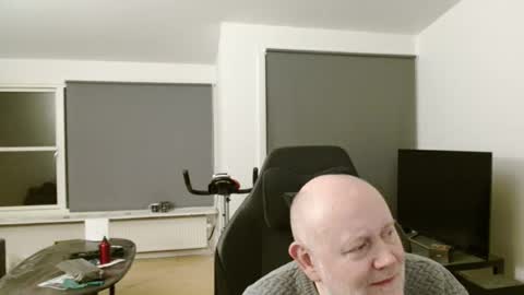 thomash32 online show from November 9, 9:39 pm