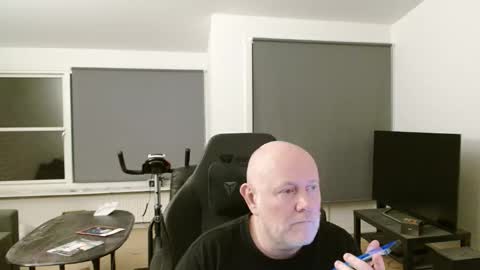 thomash32 online show from October 13, 6:43 pm