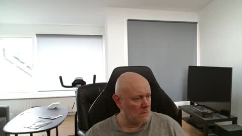 thomash32 online show from October 12, 9:13 am