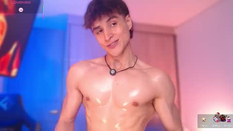 Thom Klein online show from December 4, 8:08 pm