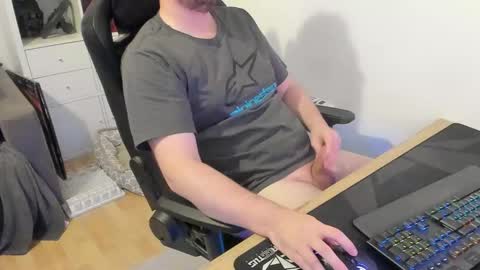 Snapshot of thommy2008 chatting on October 17, 11:31 pm thommy2008 online show from October 17, 11:31 pm