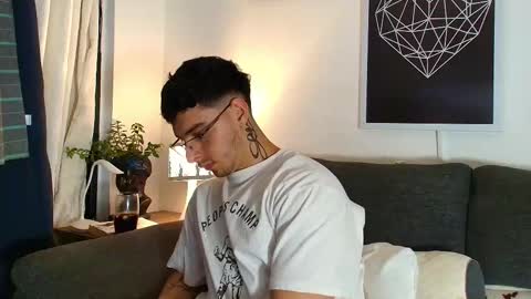 thomylov online show from March 21, 1:44 am