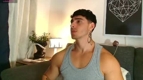 thomylov online show from March 31, 4:46 am