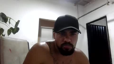 Snapshot of thonybeiio chatting on October 22, 2:15 am thonybeiio online show from October 22, 2:15 am