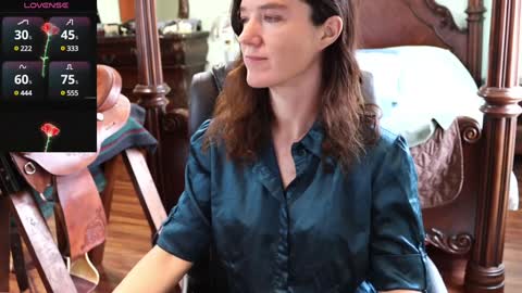 ThornburyRose online show from February 5, 4:47 pm