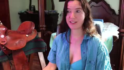 ThornburyRose online show from February 18, 8:30 pm