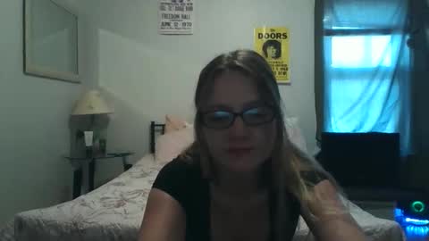 Snapshot of throatbabi34 chatting on October 29, 4:31 pm throatbabi34 online show from October 29, 4:31 pm