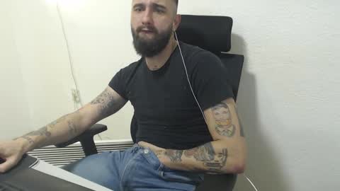 HugeJuicy online show from December 2, 12:45 am