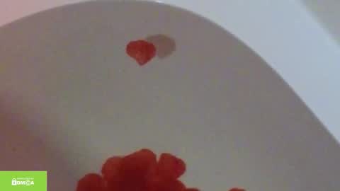 Snapshot of tia_j chatting on October 12, 11:25 am tia_j online show from October 12, 11:25 am