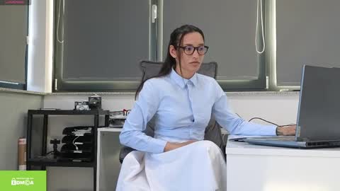 tia_j online show from April 8, 3:37 pm