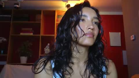 Snapshot of tia_j chatting on October 25, 5:02 pm tia_j online show from October 25, 5:02 pm