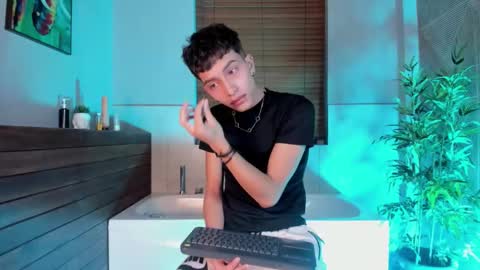 Tiam Muller online show from October 25, 4:13 am